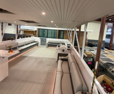 Yacht 25 - main deck